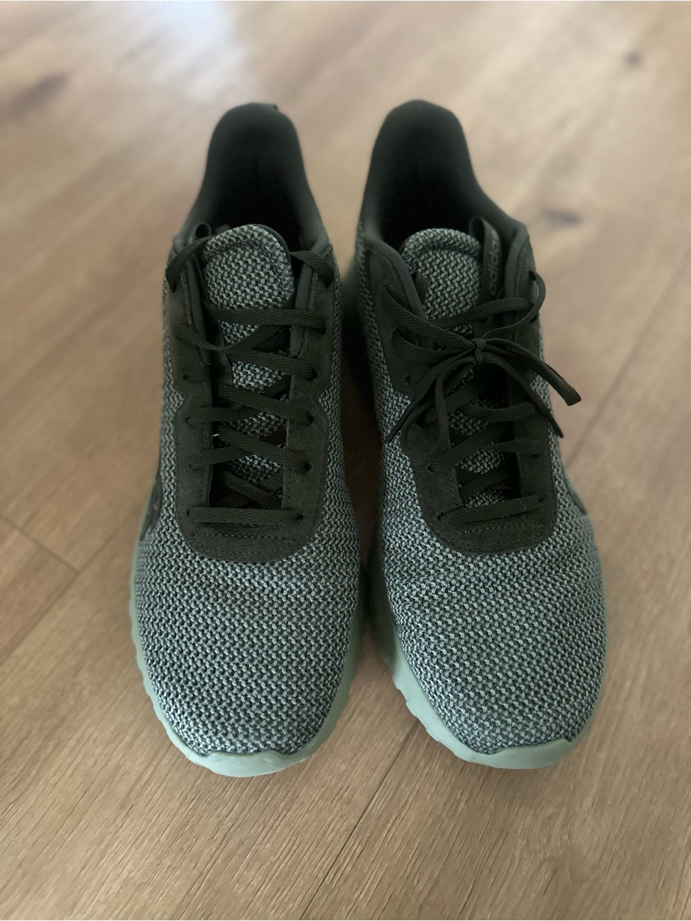 Men’s Adidas 11.5 - Picture 2 of 4